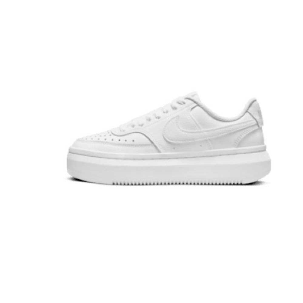 New in Box Nike women’s Nike Court Vision Alta Size 8
